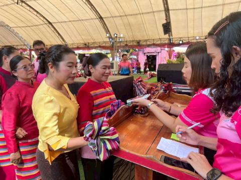 พิธีเปิดงานหนึ่งอำเภอหนึ่งงานประเพณี “เทศกาลกินขาหมูรสดี มะพร้าวเผาหมูสี ข้าวเม่ามากมี ของดีเมืองนางรอง” ประจำปี 2568