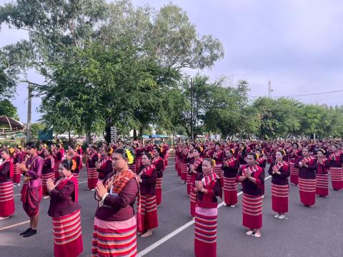 พิธีเปิดงานหนึ่งอำเภอหนึ่งงานประเพณี “เทศกาลกินขาหมูรสดี มะพร้าวเผาหมูสี ข้าวเม่ามากมี ของดีเมืองนางรอง” ประจำปี 2568