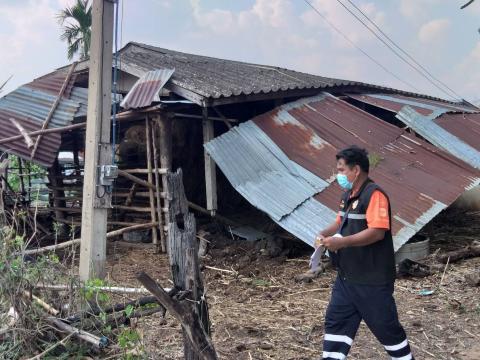 ออกตรวจสอบบ้านเรือนประชาชนที่ได้รับความเสียหายจากพายุฤดูร้อน