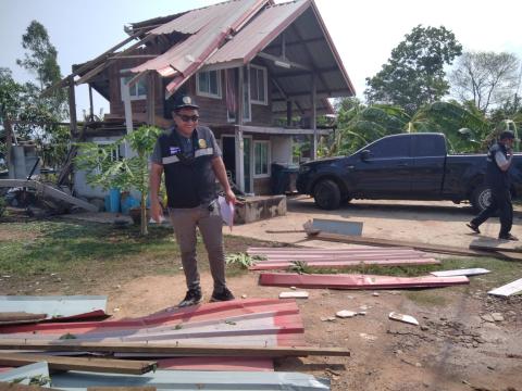 ออกตรวจสอบบ้านเรือนประชาชนที่ได้รับความเสียหายจากพายุฤดูร้อน