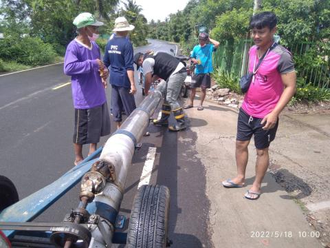 ลงพื้นที่เพื่อแก้ไขปัญหาน้ำท่วมขัง