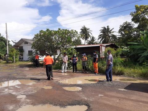 ลงพื้นที่สำรวจถนนที่ชำรุด