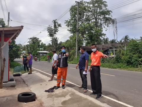 ลงพื้นที่น้ำท่วมขังและพบปะพูดกับผู้ประสบอุทกภัย