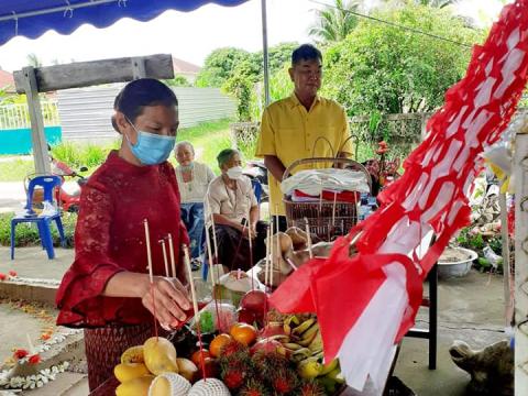 ร่วมงานพิธีไหว้ศาลตาปู่ (บ้านหนองเสม็ดพัฒนา)