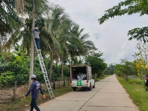 การติดตั้งโคมไฟฟ้าส่องถนนพลังงานแสงอาทิตย์ (บ้านหนองตาเข้ม)