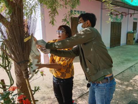 ลงพื้นที่ฉีดวัคซีนป้องกันและควบคุมโรคพิษสุนัขบ้า (บ้านหนองเสม็ดพัฒนา)