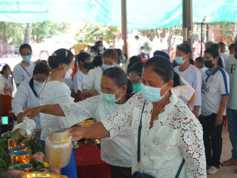 เข้าร่วมพิธีเปิดโครงการส่งเสริมประเพณีแห่เทียนพรรษา