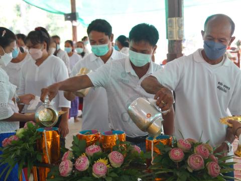 เข้าร่วมพิธีเปิดโครงการส่งเสริมประเพณีแห่เทียนพรรษา