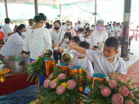 เข้าร่วมพิธีเปิดโครงการส่งเสริมประเพณีแห่เทียนพรรษา