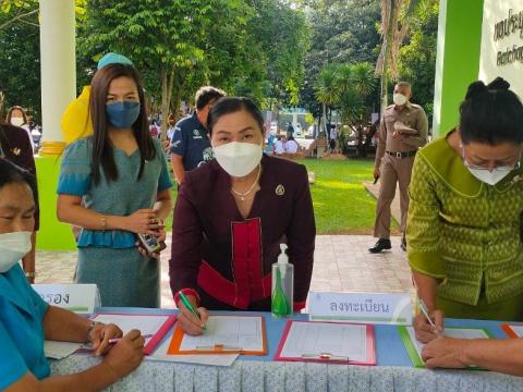 ลงพื้นที่ตรวจเยี่ยมคณะครูและนักเรียน