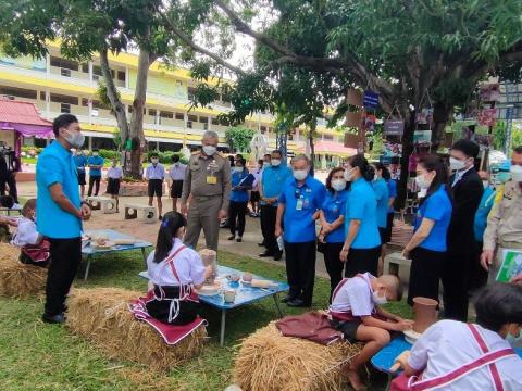 ลงพื้นที่ตรวจเยี่ยมคณะครูและนักเรียน