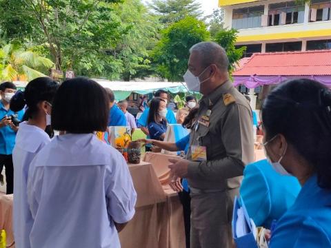 ลงพื้นที่ตรวจเยี่ยมคณะครูและนักเรียน