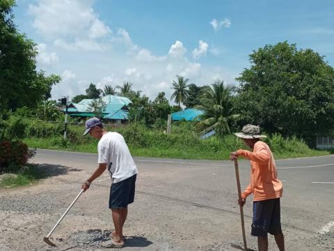 ซ่อมแซมถนนที่ชำรุดเป็นหลุมบ่อ (หมู่9)