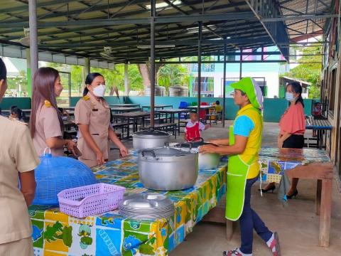 ออกเยี่ยมและติดตามเงินอุดหนุนอาหารกลางวัน (ร.ร.บ้านคอกควาย)