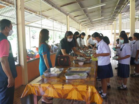 ออกเยี่ยมและติดตามเงินอุดหนุนอาหารกลางวัน (ร.ร.บ้านแพงพวย)