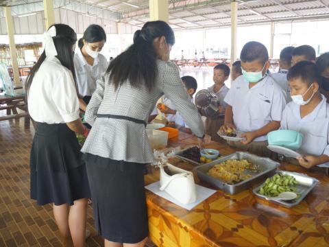 ออกเยี่ยมและติดตามเงินอุดหนุนอาหารกลางวัน (ร.ร.บ้านแพงพวย)