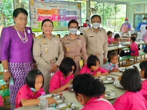 ออกเยี่ยมและติดตามเงินอุดหนุนอาหารกลางวัน (ร.ร.บ้านหนองงิ้วหนองไทร)