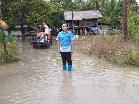 ลงพื้นที่มอบถุงยังชีพแก่หมู่ที่ 3,7,8 และหมู่ที่ 10