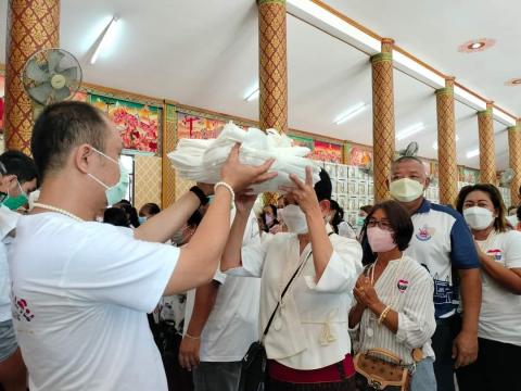 ร่วมพิธีตัดผ้าขาวบริจาคโลงศพ