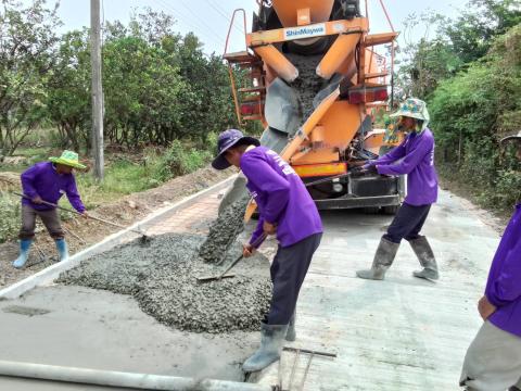 โครงการก่อสร้างถนนคอนกรีตเสริมเหล็ก