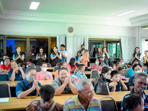 โครงการปรับบ้านเป็นห้องเรียนเปลี่ยนพ่อแม่เป็นครู