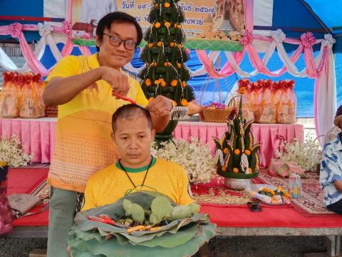 ร่วมเป็นแขกในงานอุปสมบทของนายมังกร คำกลาง เป็นบุตรชายนายบัญชา คำกลาง พนักงานขับรถยนต์องค์การบริหารส่วนตำบลนางรอง