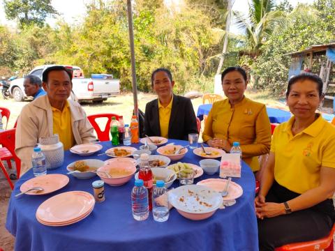 ร่วมเป็นแขกในงานอุปสมบทของนายมังกร คำกลาง เป็นบุตรชายนายบัญชา คำกลาง พนักงานขับรถยนต์องค์การบริหารส่วนตำบลนางรอง