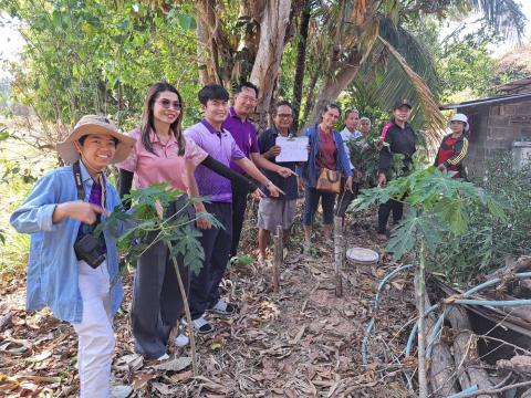 มอบหมายกองสาธารณสุขและสิ่งแวดล้อม นำโดย นายเสกสรรค์ ต่างประโคน รองปลัดองค์การบริหารส่วนตำบลและเจ้าหน้าที่ ร่วมกับ อสม. และผู้นำท้องถิ่น ผู้นำท้องที่ ออก ทวนสอบ ถังขยะเปียก