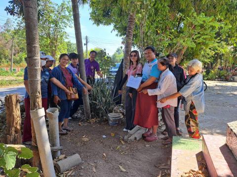 มอบหมายกองสาธารณสุขและสิ่งแวดล้อม นำโดย นายเสกสรรค์ ต่างประโคน รองปลัดองค์การบริหารส่วนตำบลและเจ้าหน้าที่ ร่วมกับ อสม. และผู้นำท้องถิ่น ผู้นำท้องที่ ออก ทวนสอบ ถังขยะเปียก