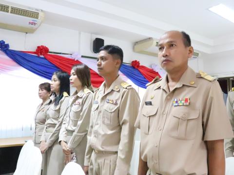 เข้าร่วมพิธีวางพานพานพุ่มดอกไม้สด เนื่องใน "วันท้องถิ่นไทย"