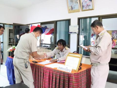 เข้าร่วมพิธีวางพานพานพุ่มดอกไม้สด เนื่องใน "วันท้องถิ่นไทย"