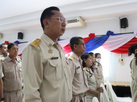 เข้าร่วมพิธีวางพานพานพุ่มดอกไม้สด เนื่องใน "วันท้องถิ่นไทย"