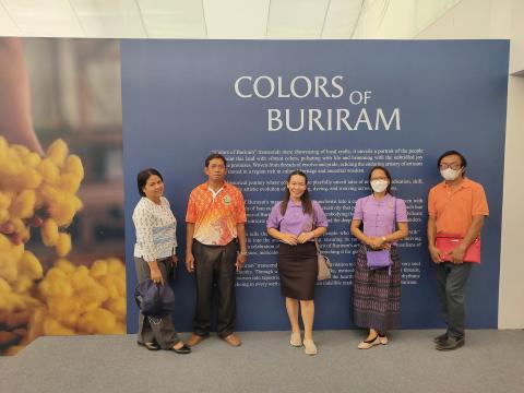 ร่วมชมนิทรรศการ งาน Colors of Buriram และการจัดงานแสดงผลิตภัณฑ์ผ้าไทยและงานหัตถกรรมชุมชนภาคตะวันออกเฉียงเหนือณ โดมชั่วคราว สนามหน้าที่ว่าการอำเภอนาโพธิ์ อำเภอนาโพธิ์ จังหวัดบุรีรัมย์