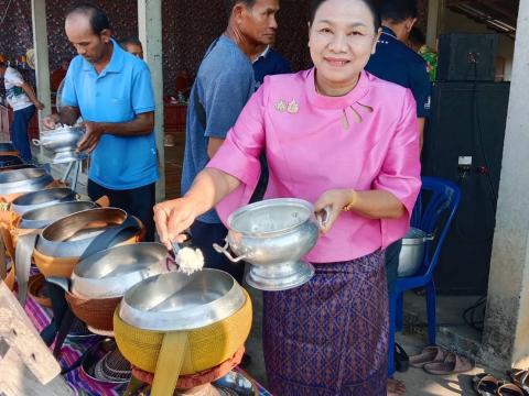 ร่วมพิธีทำบุญตักบาตรกลางบ้านหนองเสม็ด หมู่ที่ 3 ตำบลนางรอง อำเภอนางรอง จังหวัดบุรีรัมย์