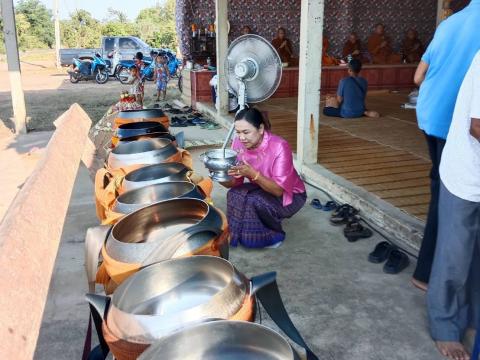 ร่วมพิธีทำบุญตักบาตรกลางบ้านหนองเสม็ด หมู่ที่ 3 ตำบลนางรอง อำเภอนางรอง จังหวัดบุรีรัมย์