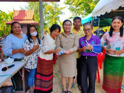 ร่วมพิธีทำบุญตักบาตรตาปู่กลางบ้านแพงพวย